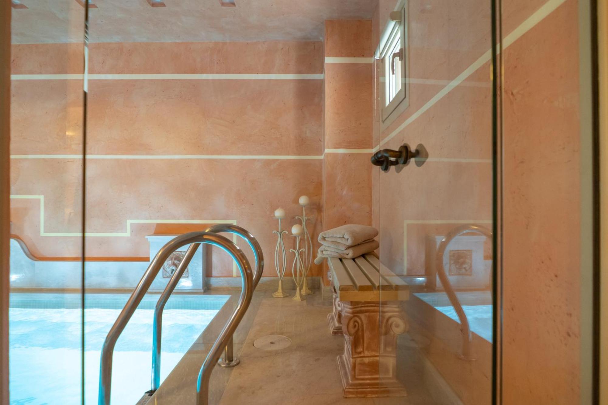 Unique Room With Indoor Pool & Attic Alli Meria Eksteriør bilde